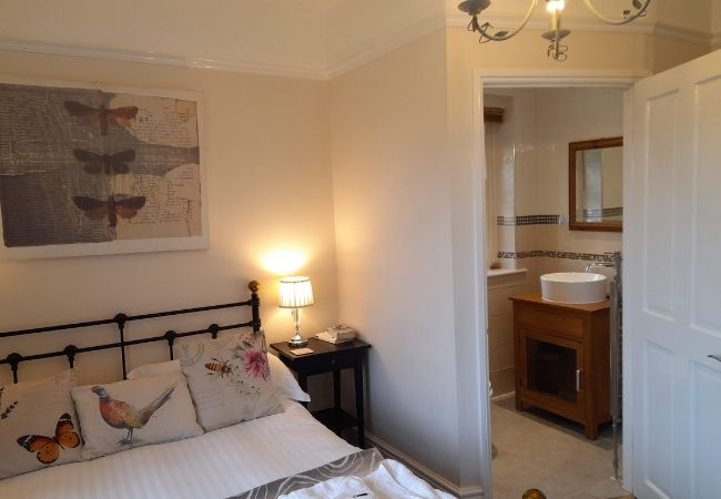 The Place To Stay, Frome, Somerset Hotel family Accommodation ~ Paddock View Room En-Suite Double Room Sleeps 2