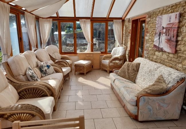 The Place To Stay, Knoll Hill Farm, Stylish Boutique Bed and Breakfast Guest House Accommodation For The Perfect Staycation & holiday. The Place To Stay, Knoll Hill Farm, Stylish Boutique Bed and Breakfast Guest House Accommodation For The Perfect Staycation & holiday.